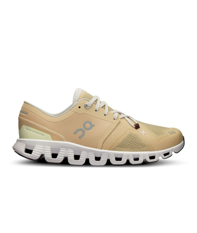 Chaussures par Running On Running Cloud X 3 Femme Beige