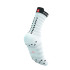 Meias Running de Compressport Pro Racing V4.0 Ultralight Run High Branco/Flu