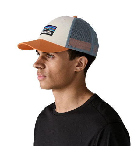Boné Patagonia P-6 Logo Lopro Trucker Branco