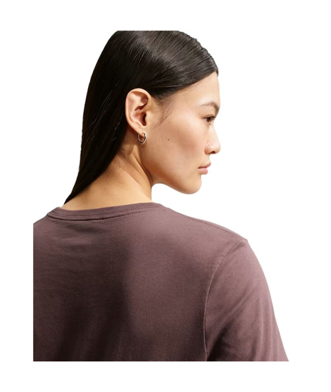 Camiseta Nike Sportswear Club Essentials Mulher...