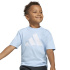 Camiseta Infantil adidas com logo grande, azul e branca.