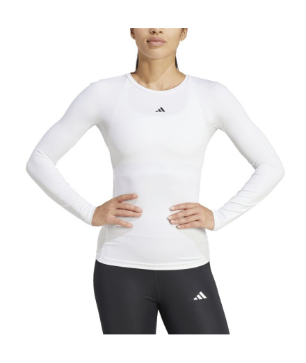 Camiseta Mulher adidas Tech Fit Ls Fitness branca.