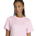 Camiseta Mulher adidas We Min Crew Fitness rosa.