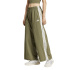 Pantalons tissé parachute adidas Essentials 3-Stripes Lifestyle Femme coloris olive strata/blanc