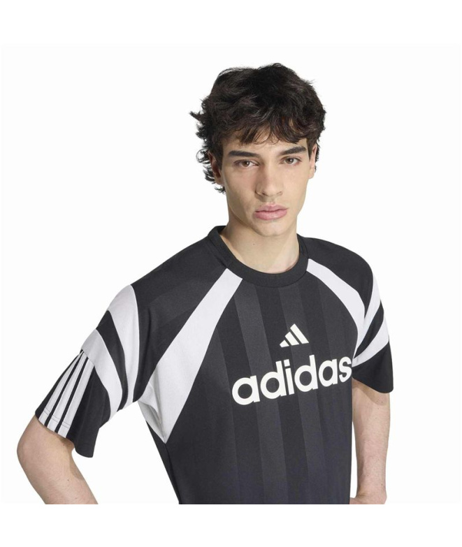 Camiseta masculina adidas Tiro, preta e branca.