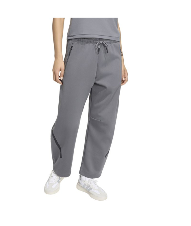 Calça Mulher adidas ZNE com bainha aberta, cinza.