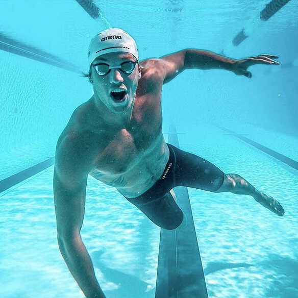 Hombre natación