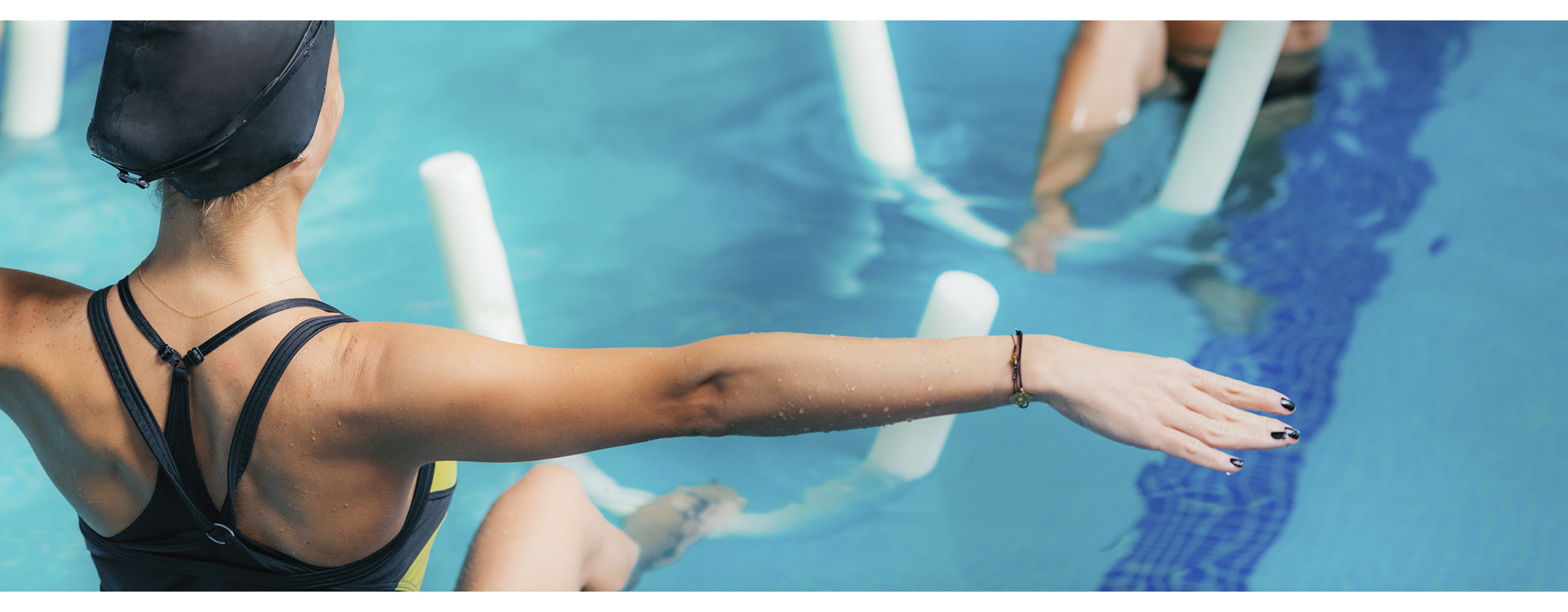 Aquagym: Qué es, Beneficios y Equipamiento Imprescindible para Empezar (Guía 2025)